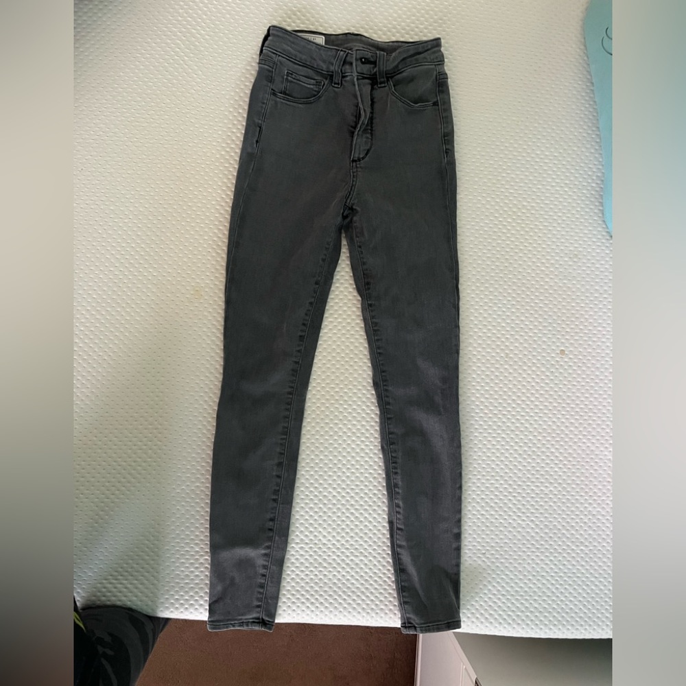 Dark grey Gap skinny jeggings.